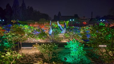 Aydınlatılmış Jingshan Park 'ın gece manzarası, Çin İmparatorluk Bahçesi Pekin, Çin 18 Nisan 2024