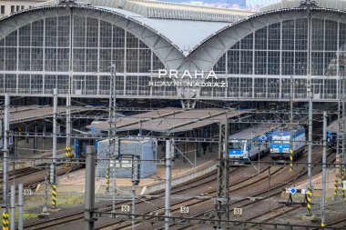 Prag Ana Tren İstasyonu (Praha hlavni nadrazi), 1 Şubat 2025 tarihinde Çek Cumhuriyeti 'nin başkenti Prag' ın en işlek demiryolu merkezi.