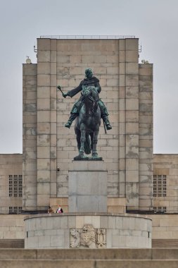 Çek ulusal kahramanı Jan Zizka 'nın bronz heykeli 13 Ocak 2024' te Çek Cumhuriyeti 'nin Prag kentindeki Vitkov Hill' deki Ulusal Anıtı 'nda