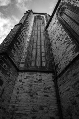 Tyn 'dan önce Tanrı' nın Annesi Gotik Kilisesi, Çek Cumhuriyeti 'nin başkenti Prag' daki Eski Şehir Meydanı 'nda popüler bir turizm merkezi.