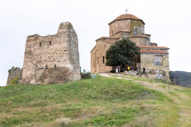 19 Ekim 2024 'te Gürcistan' ın Tiflis kenti yakınlarındaki Jvari Manastırı, Gürcistan Ortodoks Manastırı ve UNESCO Dünya Mirası