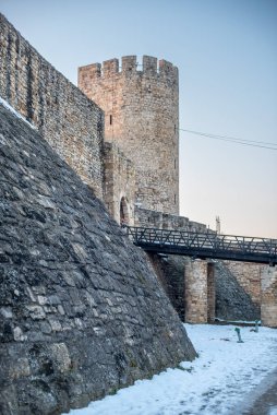 Sırbistan 'ın başkenti Belgrad' daki Kalemegdan parkındaki tarihi Belgrad Kalesi 29 Aralık 2024 'te kışladı.