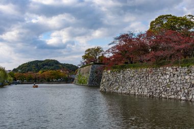 Japonya 'nın Hyogo bölgesindeki Himeji şehrindeki güzel Himeji Şatosu 11 Kasım 2017 sonbahar sezonu boyunca