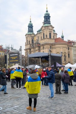 Rusya 'nın işgalinin üçüncü yıldönümünde Çek Cumhuriyeti' nin Prag kentindeki Old Town Square 'de 23 Şubat 2025' te Ukrayna 'ya destek için toplanın.