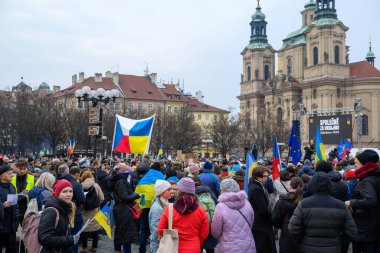 Rusya 'nın işgalinin üçüncü yıldönümünde Çek Cumhuriyeti' nin Prag kentindeki Old Town Square 'de 23 Şubat 2025' te Ukrayna 'ya destek için toplanın.