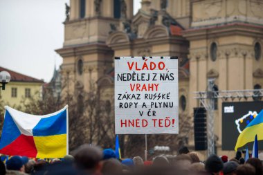 Rusya 'nın işgalinin üçüncü yıldönümünde Çek Cumhuriyeti' nin Prag kentindeki Old Town Square 'de 23 Şubat 2025' te Ukrayna 'ya destek için toplanın.