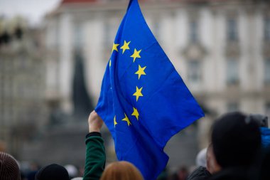 Rusya 'nın işgalinin üçüncü yıldönümünde Çek Cumhuriyeti' nin Prag kentindeki Old Town Square 'de 23 Şubat 2025' te Ukrayna 'ya destek için toplanın.