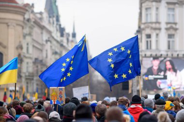 Rusya 'nın işgalinin üçüncü yıldönümünde Çek Cumhuriyeti' nin Prag kentindeki Old Town Square 'de 23 Şubat 2025' te Ukrayna 'ya destek için toplanın.