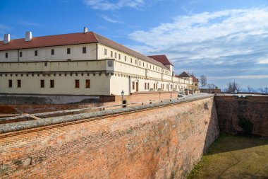 Spilberk Şatosu, 9 Şubat 2025 tarihinde Çek Cumhuriyeti 'nin Güney Moravya bölgesinin Brno şehir merkezindeki tarihi bir tepenin üzerindeki tarihi kale.