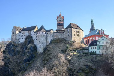 Madalyon Kalesi, 2 Mart 202 'de Çek Cumhuriyeti' nin Karlovy Vary bölgesinde, Madalyon kasabasındaki 12. yüzyıldan kalma gotik bir kale.