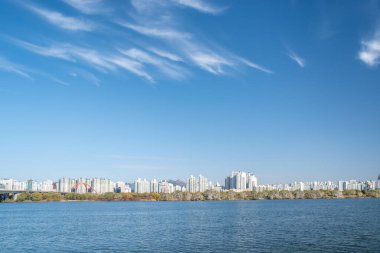 Han Nehri Hangang ve Seul şehir merkezi, Güney Kore 'nin başkenti 27 Kasım 2022