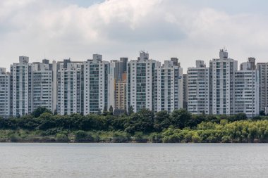 Han Nehri Hangang ve Seul şehir merkezi, 20 Ağustos 2022 'de Güney Kore' nin başkenti.