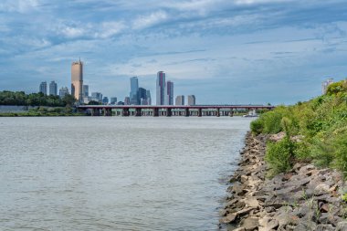 Han Nehri Hangang ve Seul şehir merkezi, Güney Kore 5 Eylül 2021