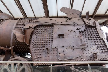 Güney Kore 'nin Paju kentindeki Kuzey ve Güney Kore' yi 18 Mart 2023 'te ayıran bir kara şeridi olan Kore Arındırılmış Bölgesi' ndeki Üçüncü Sızma Tüneli yakınlarındaki DMZ 'de Barış Treni lokomotifi.