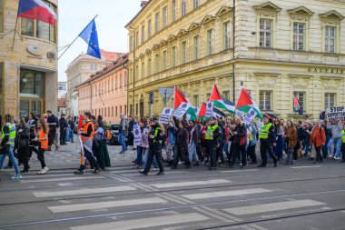 Halk, 22 Mart 2025 'te Çek Cumhuriyeti' nin Prag kentindeki Gazze Şeridi 'ndeki İsrail saldırılarına son verilmesini talep ederek Filistin' e destek gösterileri düzenledi.