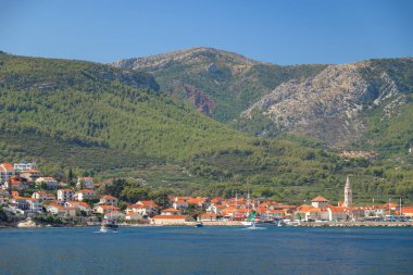 24 Ağustos 2024 'te Hırvatistan' ın Split-Dalmaçya ilinin Adriyatik adası Hvar 'daki Jelsa antik kenti