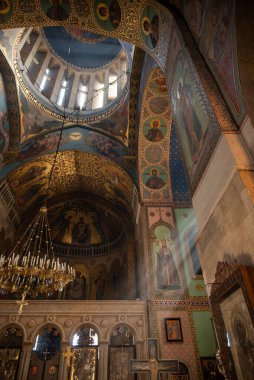 1 Nisan 2025 'te Gürcistan' ın başkenti Tiflis 'in tarihi Eski Kenti' nde yer alan Gürcü Ortodoks katedrali Dormition 'un Sioni Katedrali' nin freskleri ve içi