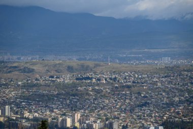 Gürcistan 'ın başkenti Tiflis şehri, Mtatsminda Park' tan havadan panoramik manzara