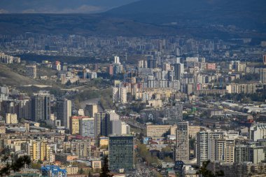 Gürcistan 'ın başkenti Tiflis şehri, Mtatsminda Park' tan havadan panoramik manzara