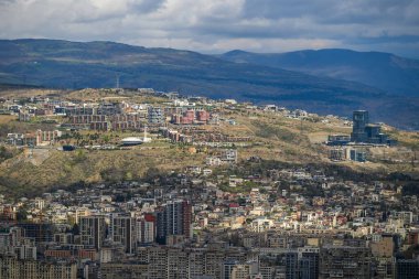 Gürcistan 'ın başkenti Tiflis şehri, Mtatsminda Park' tan havadan panoramik manzara