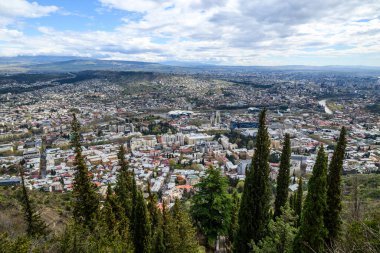 Gürcistan 'ın başkenti Tiflis şehri, Mtatsminda Park' tan havadan panoramik manzara