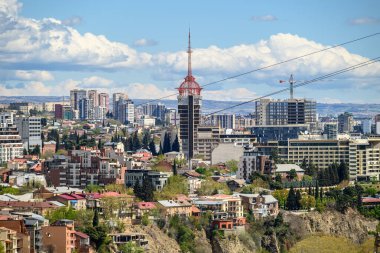 Gürcistan 'ın başkenti Tiflis' in şehir manzaralı panoramik manzarası
