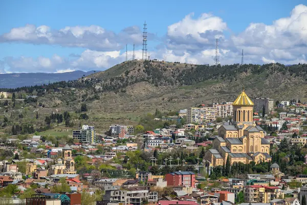 Gürcistan 'ın başkenti Tiflis' in şehir manzaralı panoramik manzarası