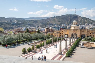 1 Nisan 2025 'te Gürcistan' ın başkenti Tiflis 'teki Gürcistan Ortodoks Kilisesi' nin ana katedrali olan Kutsal Tiflis Katedrali (Sameba)