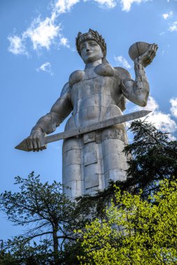 Gürcistan 'ın başkenti Tiflis' teki Sololaki Tepesi 'ndeki Gürcistan Anıtı Kartlis Deda, 4 Nisan 2025