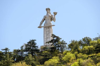 Gürcistan 'ın başkenti Tiflis' teki Sololaki Tepesi 'ndeki Gürcistan Anıtı Kartlis Deda, 4 Nisan 2025