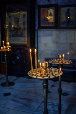 4 Nisan 2025 'te Gürcistan' ın başkenti Tiflis 'in tarihi Eski Kenti' nde bulunan Gürcü Ortodoks katedrali, Dormition 'un Sioni Katedrali' nin içinde.