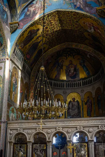 4 Nisan 2025 'te Gürcistan' ın başkenti Tiflis 'in tarihi Eski Kenti' nde bulunan Gürcü Ortodoks katedrali, Dormition 'un Sioni Katedrali' nin içinde.