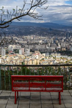 1 Nisan 2025 'te Gürcistan' ın başkenti Tiflis 'in şehir manzarası