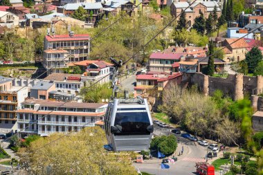 1 Nisan 2025 'te Gürcistan' ın başkenti Tiflis 'in şehir manzarası