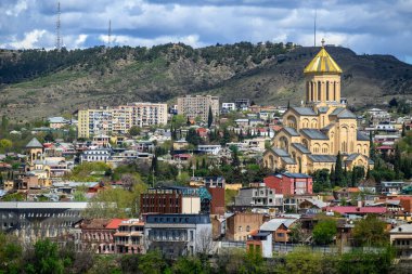 1 Nisan 2025 'te Gürcistan' ın başkenti Tiflis 'in şehir manzarası