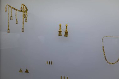 Gürcistan 'ın başkenti Tiflis' teki Gürcistan Ulusal Müzesi 'nde 13 Nisan 2025' te antik sanat eserleri, altın, gümüş ve değerli taşlar sergisi açıldı.