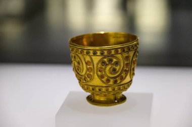 Gürcistan 'ın başkenti Tiflis' teki Gürcistan Ulusal Müzesi 'nde 13 Nisan 2025' te antik sanat eserleri, altın, gümüş ve değerli taşlar sergisi açıldı.