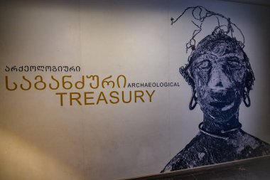 Gürcistan 'ın başkenti Tiflis' teki Gürcistan Ulusal Müzesi 'nde 13 Nisan 2025' te antik sanat eserleri, altın, gümüş ve değerli taşlar sergisi açıldı.