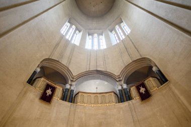 23 Nisan 2025 'te Gürcistan' ın başkenti Tiflis 'teki Gürcü Ortodoks Kilisesi' nin ana katedrali olan Tiflis Kutsal Üçlü Katedrali 'nin içinde.