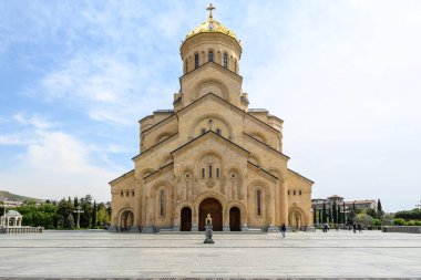 Kutsal Tiflis Trinity Katedrali (Sameba), 23 Nisan 2025 tarihinde Gürcistan 'ın başkenti Tiflis' teki Gürcü Ortodoks Kilisesi 'nin ana katedrali.