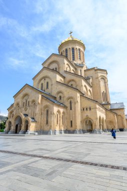 Kutsal Tiflis Trinity Katedrali (Sameba), 23 Nisan 2025 tarihinde Gürcistan 'ın başkenti Tiflis' teki Gürcü Ortodoks Kilisesi 'nin ana katedrali.