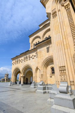 Kutsal Tiflis Trinity Katedrali (Sameba), 23 Nisan 2025 tarihinde Gürcistan 'ın başkenti Tiflis' teki Gürcü Ortodoks Kilisesi 'nin ana katedrali.