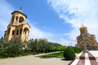 Kutsal Tiflis Trinity Katedrali (Sameba), 23 Nisan 2025 tarihinde Gürcistan 'ın başkenti Tiflis' teki Gürcü Ortodoks Kilisesi 'nin ana katedrali.