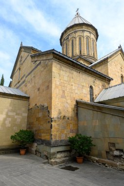 Gürcistan 'ın başkenti tarihi Tiflis kasabasında yer alan Dormition Gürcistan Ortodoks Katedrali' nin Sioni Katedrali 'nin dışı.