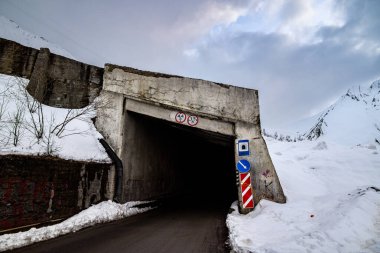 19 Nisan 2025 tarihinde Gürcistan 'dan Gürcistan' a ve Rusya 'yı birbirine bağlayan Kafkasya üzerinden geçen tünel ve dağ geçidi.