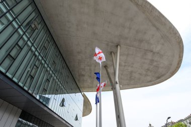 Gürcistan hükümetinin Kamu Hizmetleri Dairesi, 23 Nisan 2025 tarihinde Gürcistan 'ın başkenti Tiflis' te vatandaşlara çeşitli kamu hizmetleri sunmaktadır.