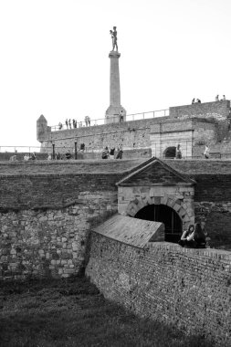 Sırbistan 'ın başkenti Belgrad' daki Kalemegdan parkındaki Tarihi Belgrad Kalesi 'nin kalıntıları 5 Mayıs 2025