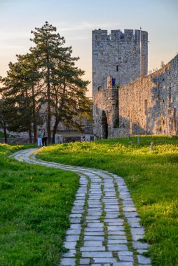 Belgrad 'ın başkenti Belgrad' daki Kalemegdan parkında Tarihi Belgrad Kalesi 'nin kalıntıları