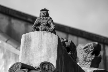 Güney Kore, Seul 'deki Joseon hanedanının Changdeokgung Kraliyet Sarayı' ndaki çatı süslemeleri.