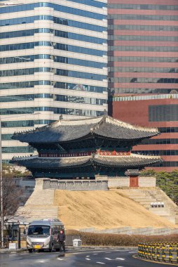 1 Ocak 2024 'te Güney Kore' nin başkenti Seul 'de Sungnyemun (Namdaemun - Güney Büyük Kapısı) kapısı açıldı.